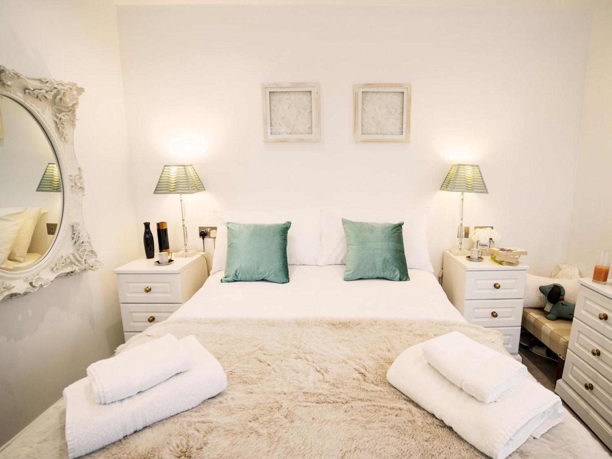 The Muse By The Suffolk Cottage Collection Framlingham Bagian luar foto